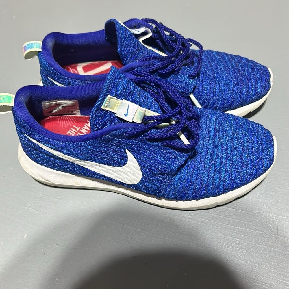 Nike Shoes - Picture 3 of 6